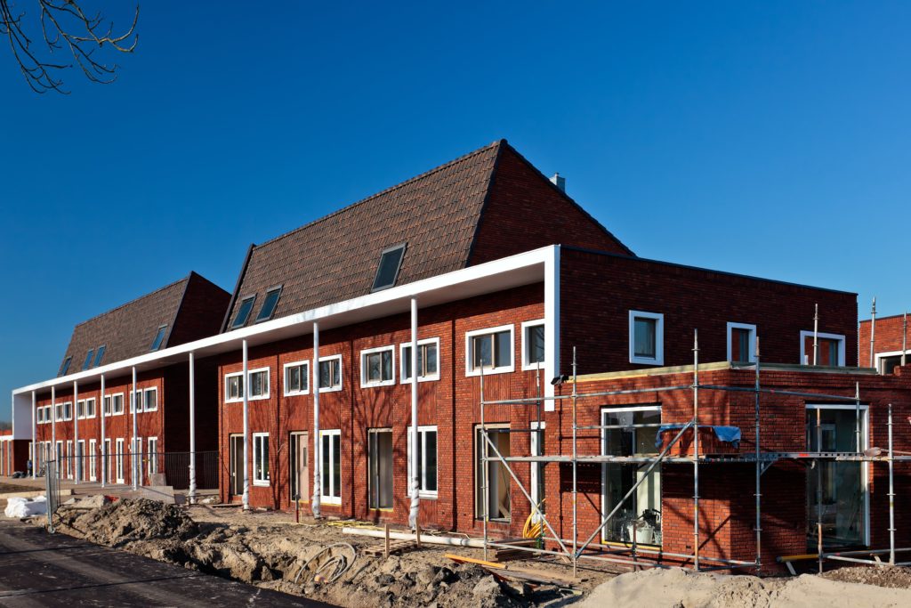 Nieuwbouw woningen in de steigers